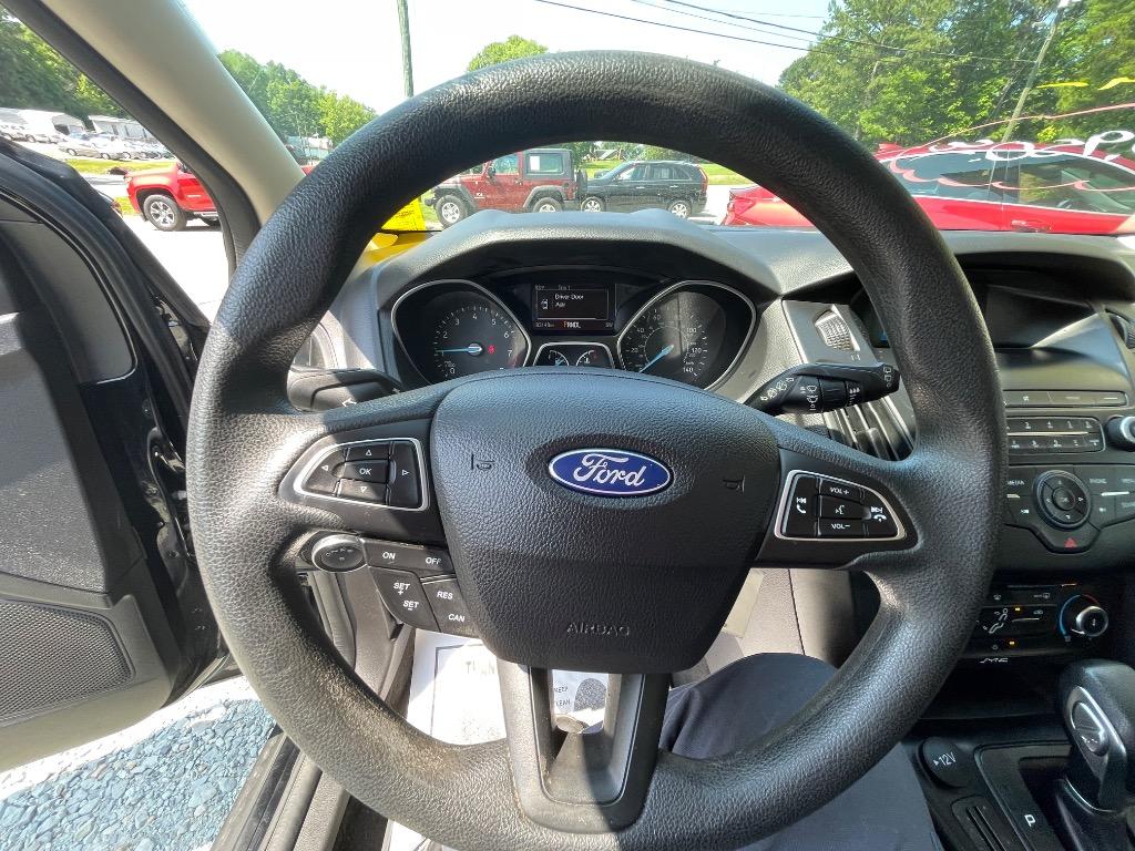 2018 Ford Focus SE - Photo 8