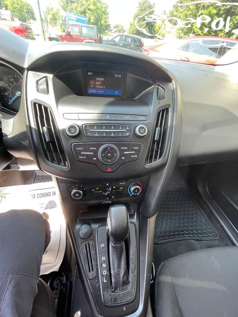 2018 Ford Focus SE - Photo 9