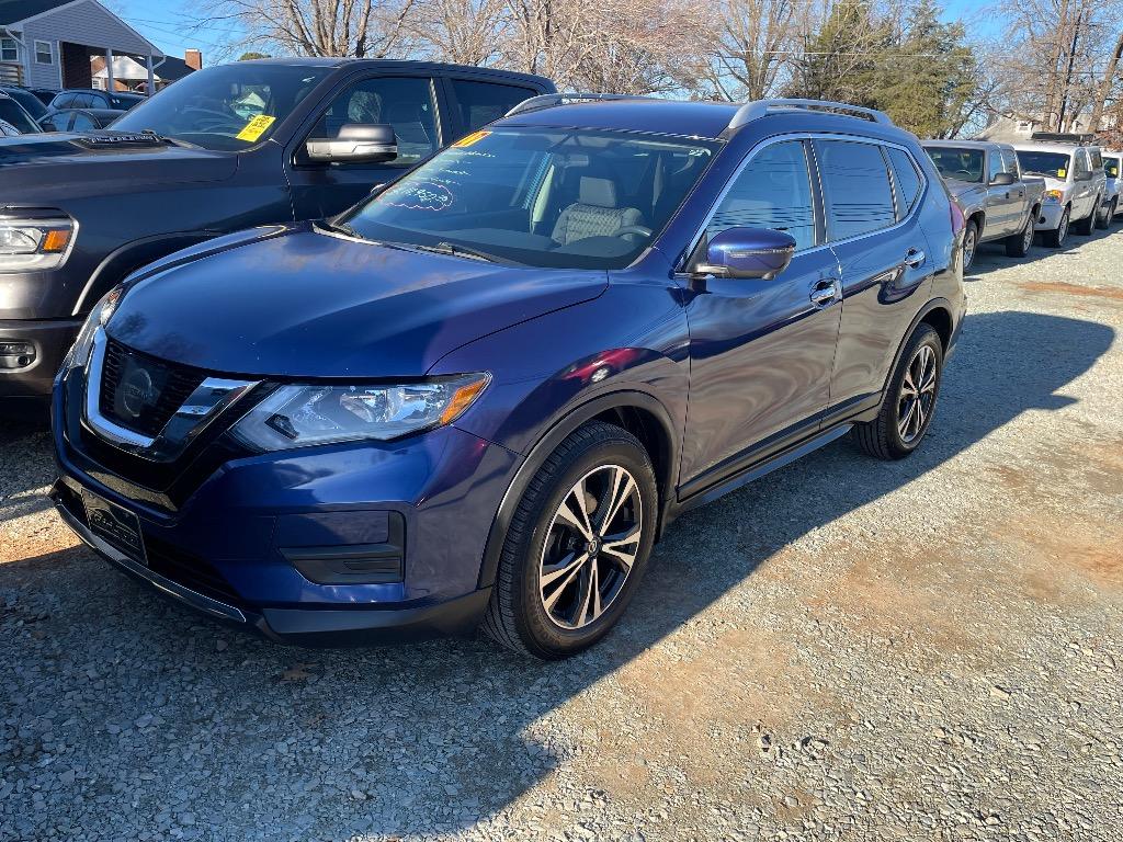 2017 Nissan Rogue SV's photo